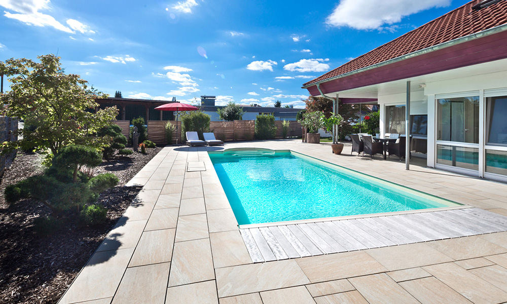 Terrasse mit Pool Desjoyaux