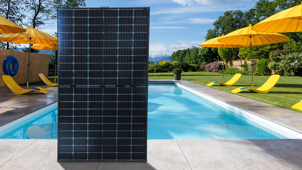Pool mit Photovoltaik-Set